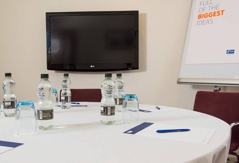 فندق Holiday Inn Express Tamworth By Ihg