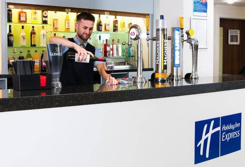 فندق Holiday Inn Express Tamworth By Ihg