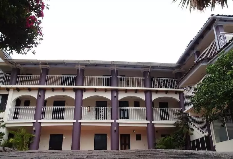 Hotelli Jardines Del Centro