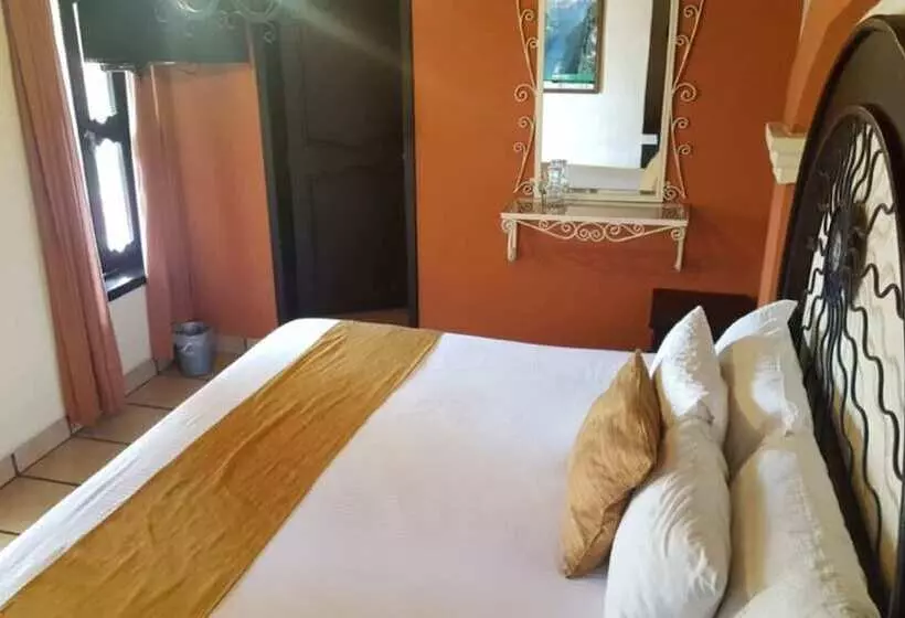 Hotelli Jardines Del Centro