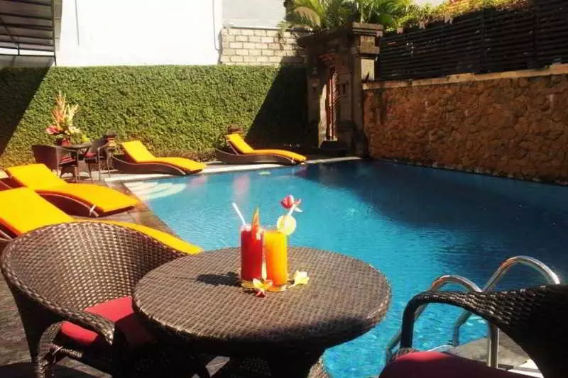 ホテル Losari  & Villas Kuta Bali