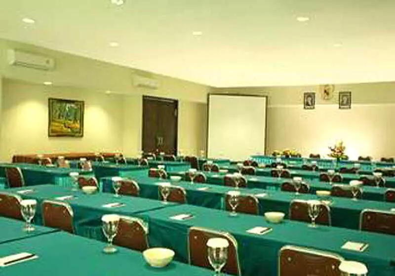 ホテル Losari  & Villas Kuta Bali