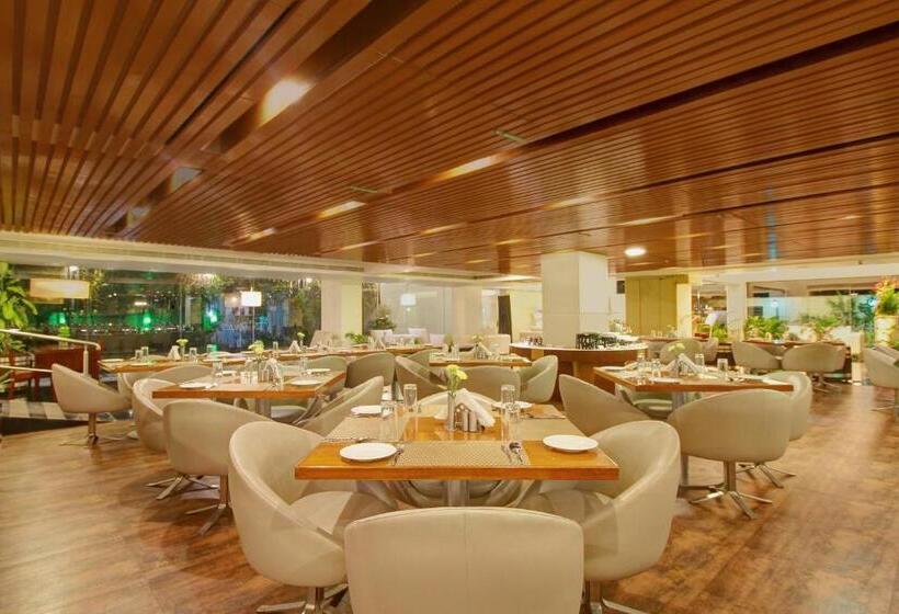 호텔 Monarch Luxur Infantry Road