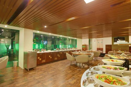 호텔 Monarch Luxur Infantry Road