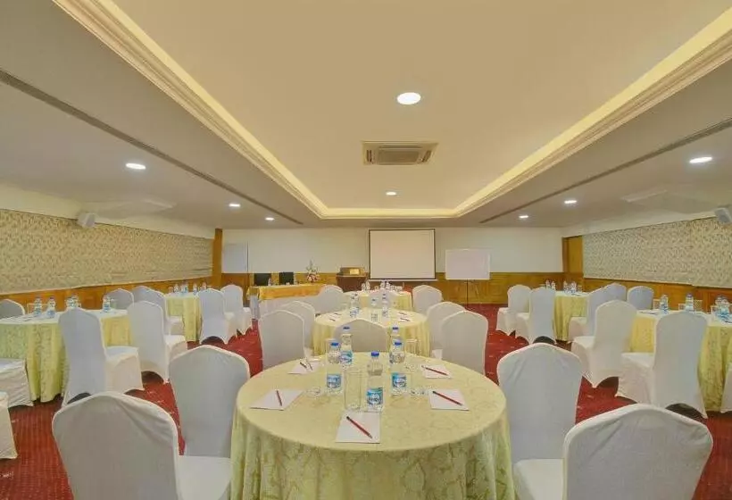 בית מלון כפרי Monarch Luxur   Infantry Road