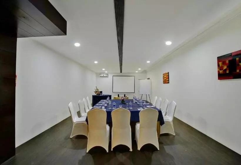 בית מלון כפרי Monarch Luxur   Infantry Road