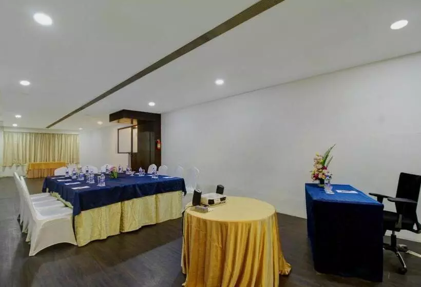 בית מלון כפרי Monarch Luxur   Infantry Road