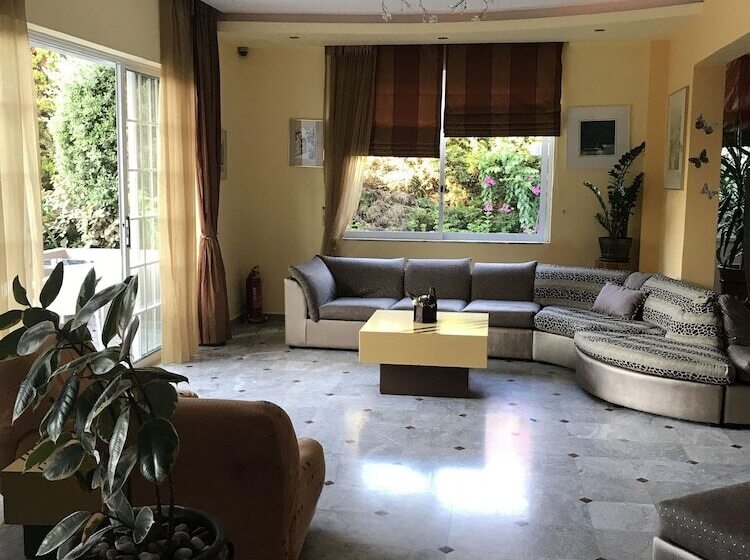 בית מלון כפרי Pantheon