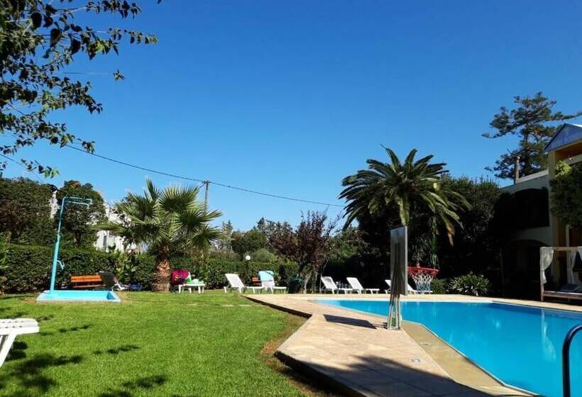 בית מלון כפרי Pantheon