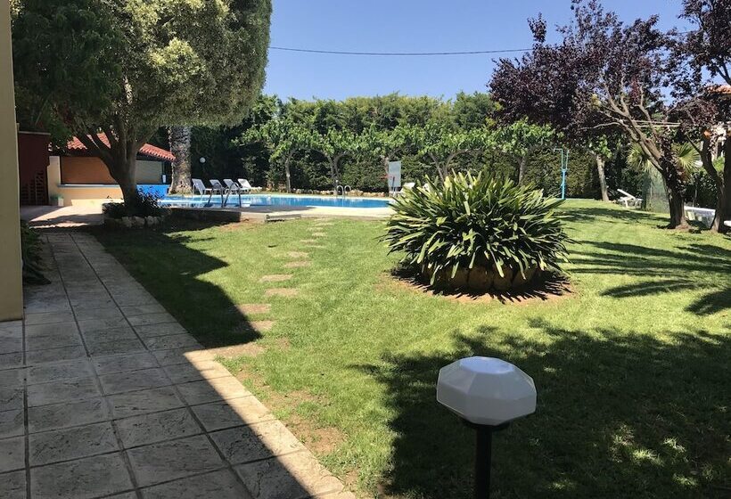 בית מלון כפרי Pantheon