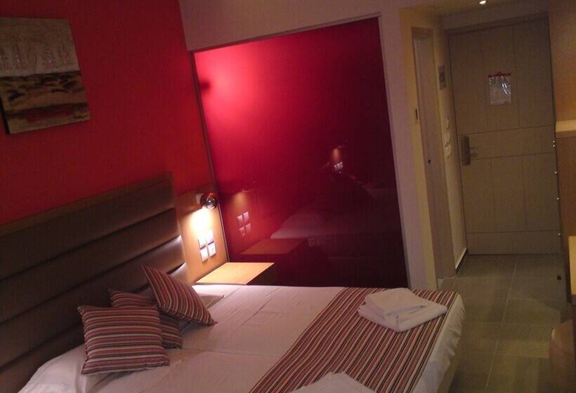 בית מלון כפרי Pantheon