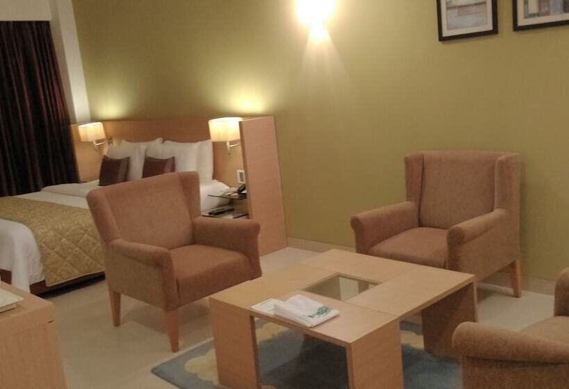 בית מלון כפרי Radha Regent Electronic City