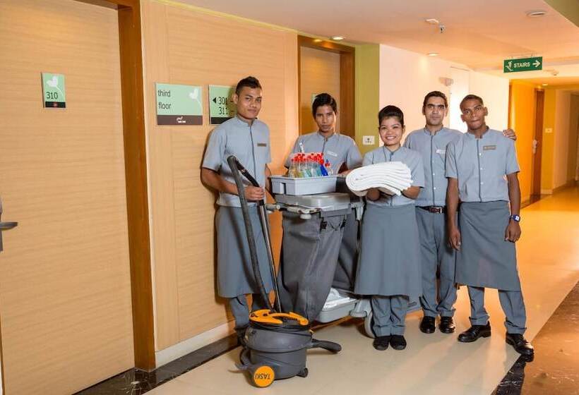 בית מלון כפרי Radha Regent Electronic City