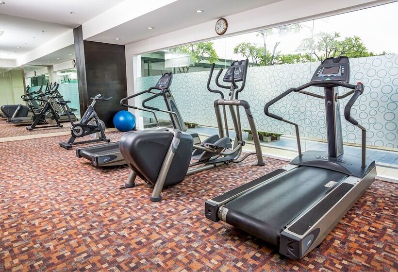 בית מלון כפרי Radha Regent Electronic City