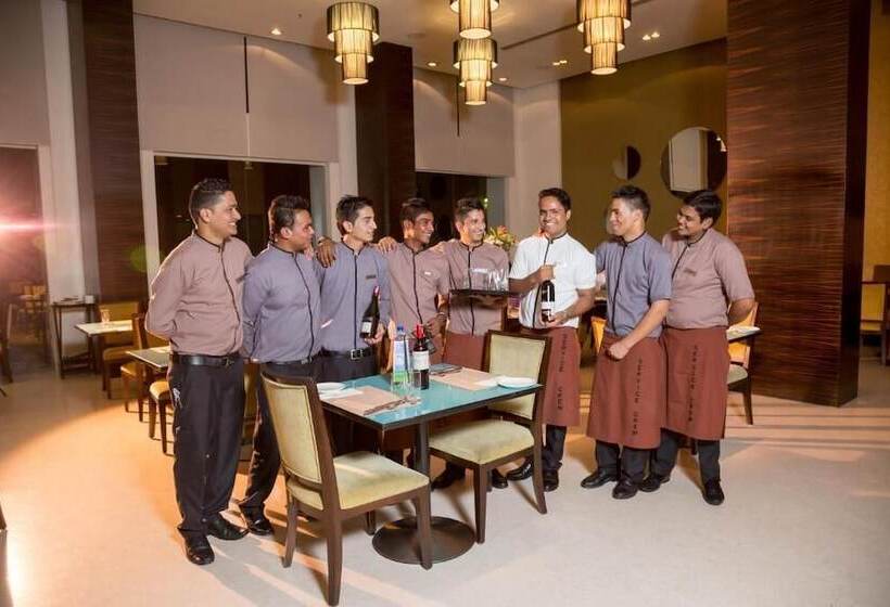 בית מלון כפרי Radha Regent Electronic City