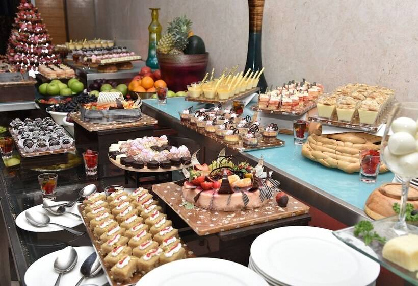 בית מלון כפרי Radha Regent Electronic City