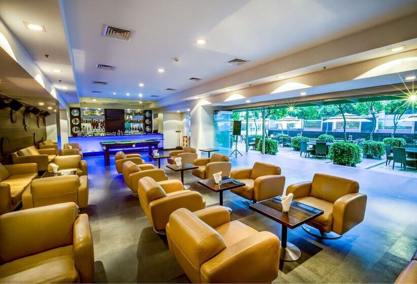 בית מלון כפרי Radha Regent Electronic City