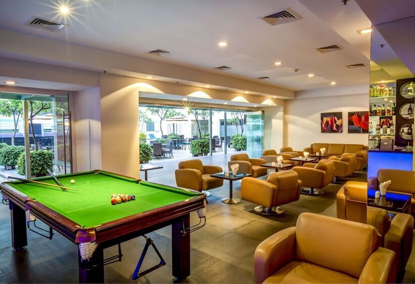 בית מלון כפרי Radha Regent Electronic City