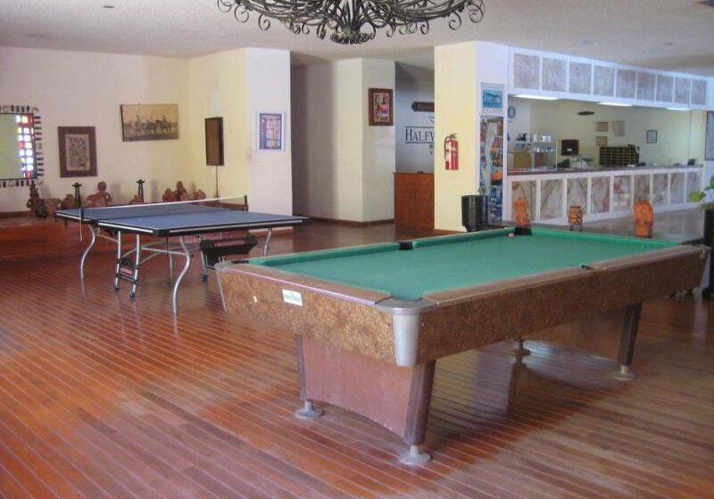 בית מלון כפרי The Halfway Inn