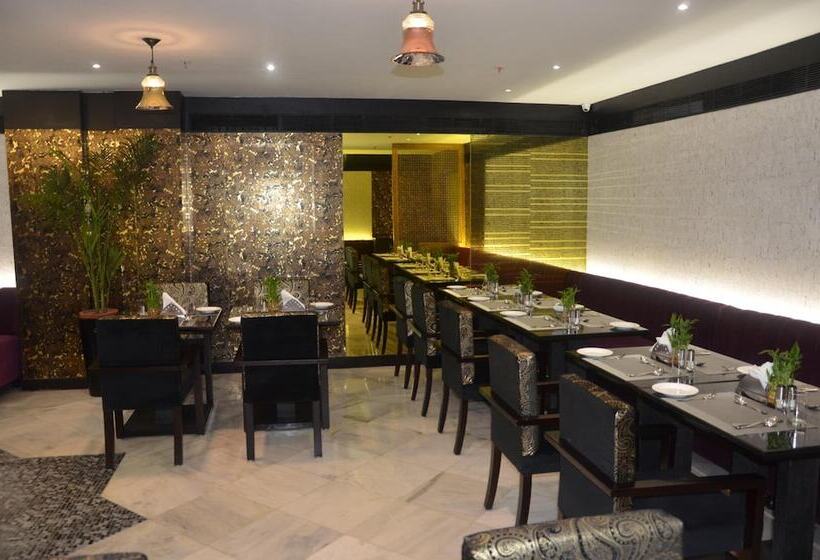 בית מלון כפרי Vesta Maurya Palace