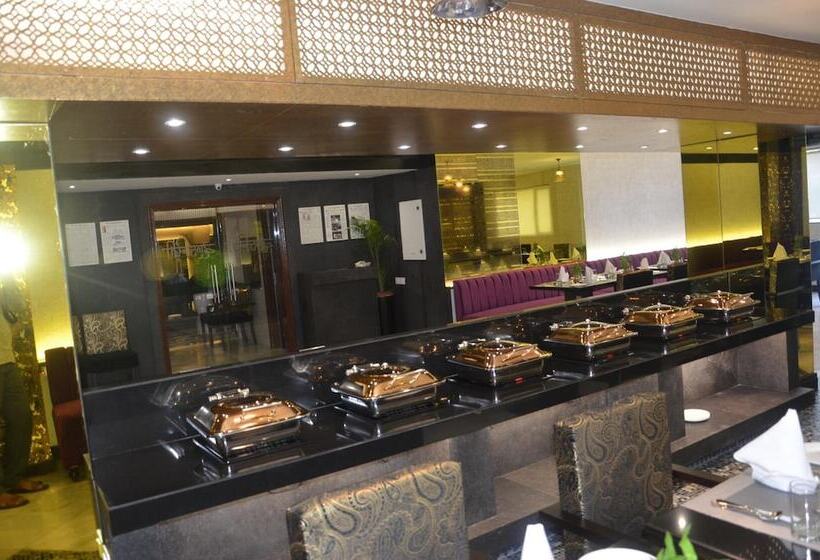 בית מלון כפרי Vesta Maurya Palace