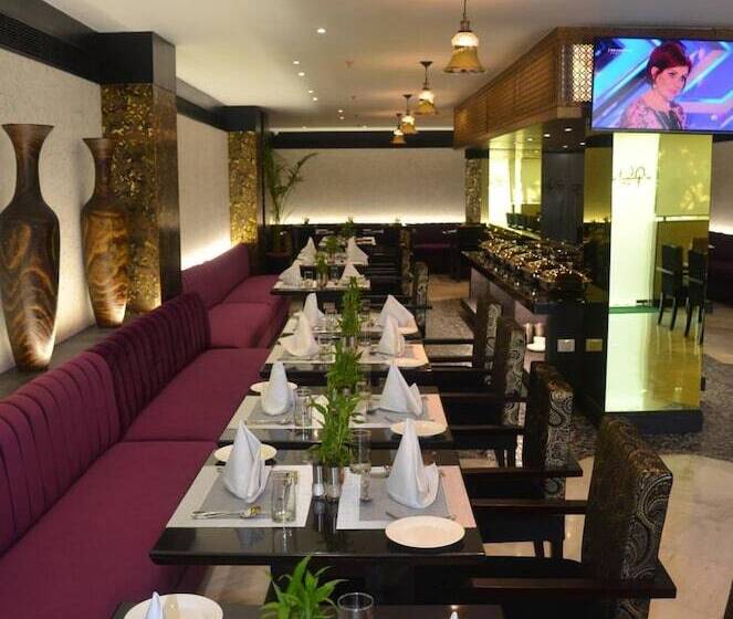 בית מלון כפרי Vesta Maurya Palace