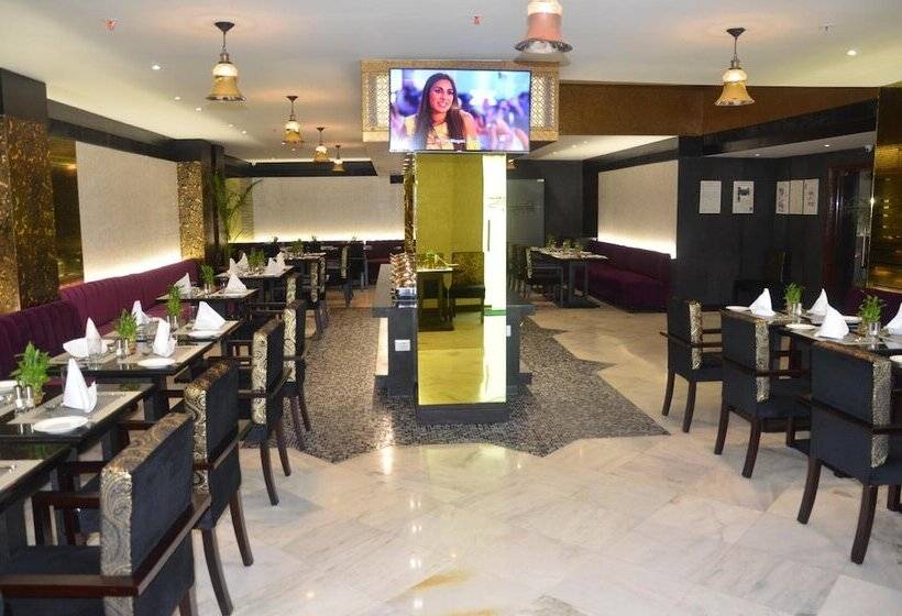 בית מלון כפרי Vesta Maurya Palace