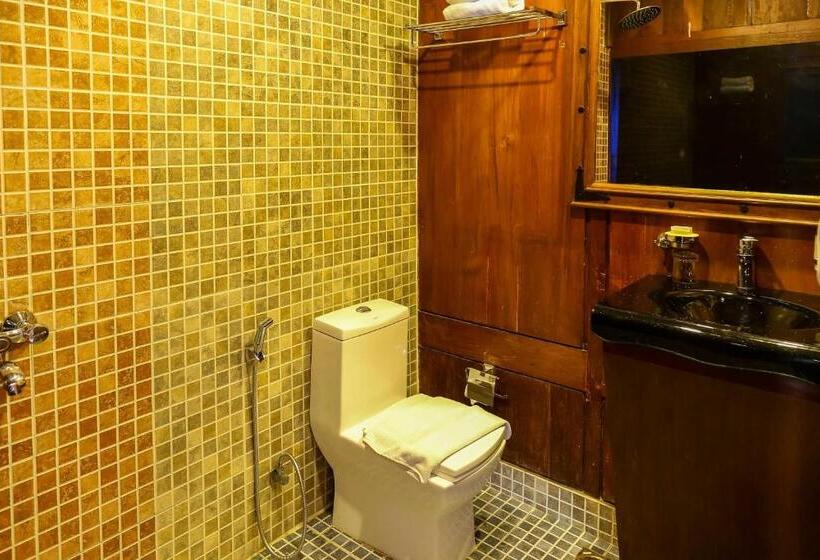 Poovar Island Resort