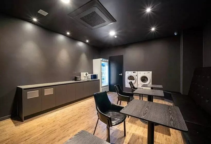 Motelli Goyang  Stay Bishop