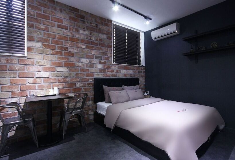 Motel Jeonju Gosa Yaja Hanokmaeul