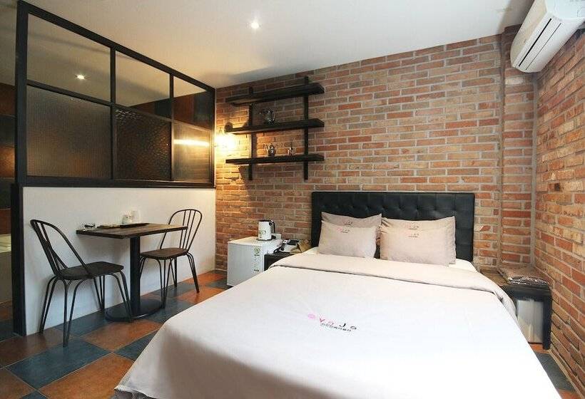 Motel Jeonju Gosa Yaja Hanokmaeul