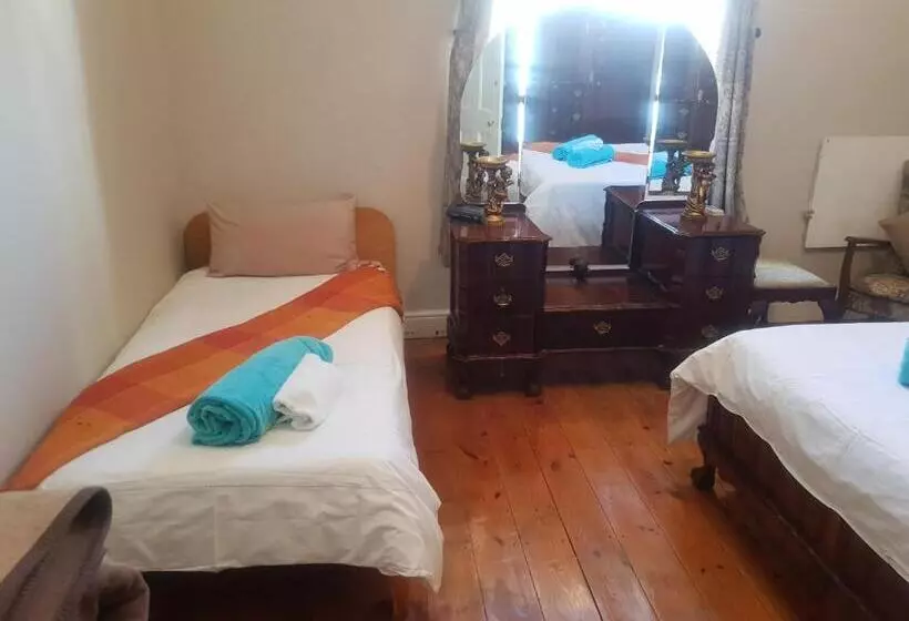 Majatalo Karoo Manor Guesthouse And Restaurant