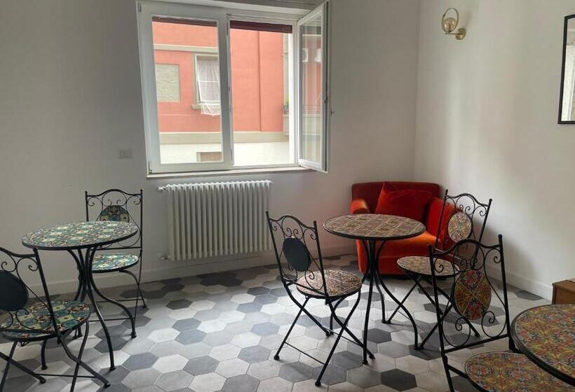 تختخواب و صبحانه Chiesa Russa