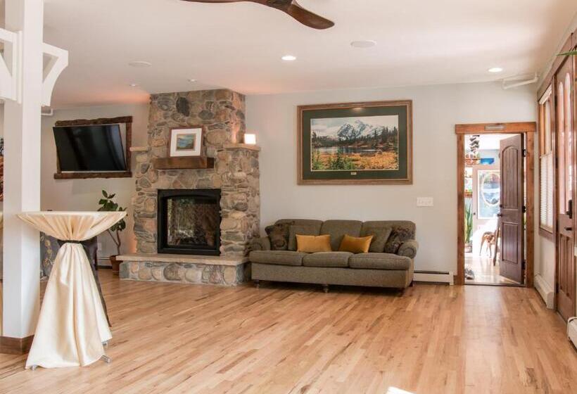 Bed and Breakfast Clear Creek Inn