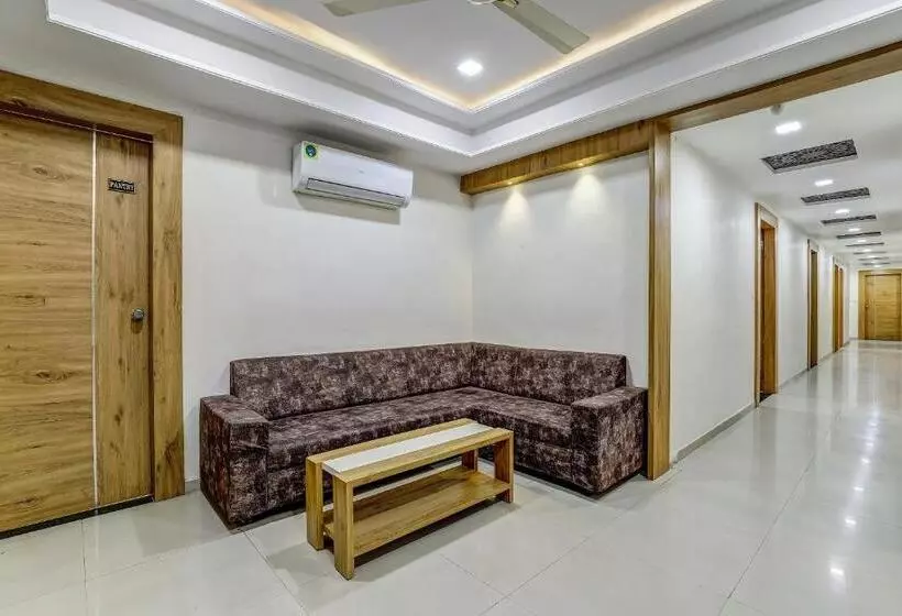 ホテル Capital O Maple View