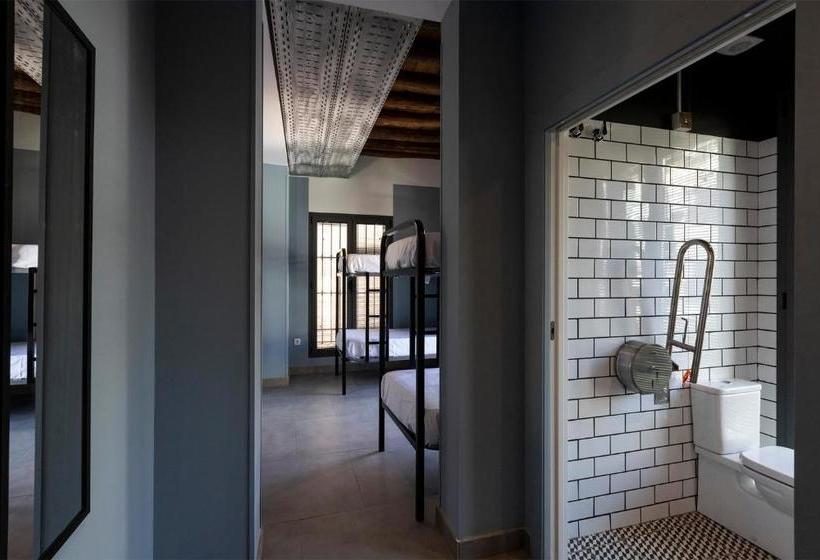 Hostel Carlota Braun