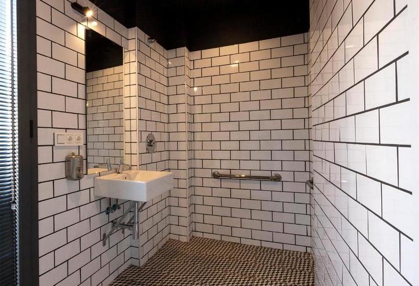 Hostel Carlota Braun