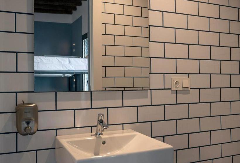 Hostel Carlota Braun