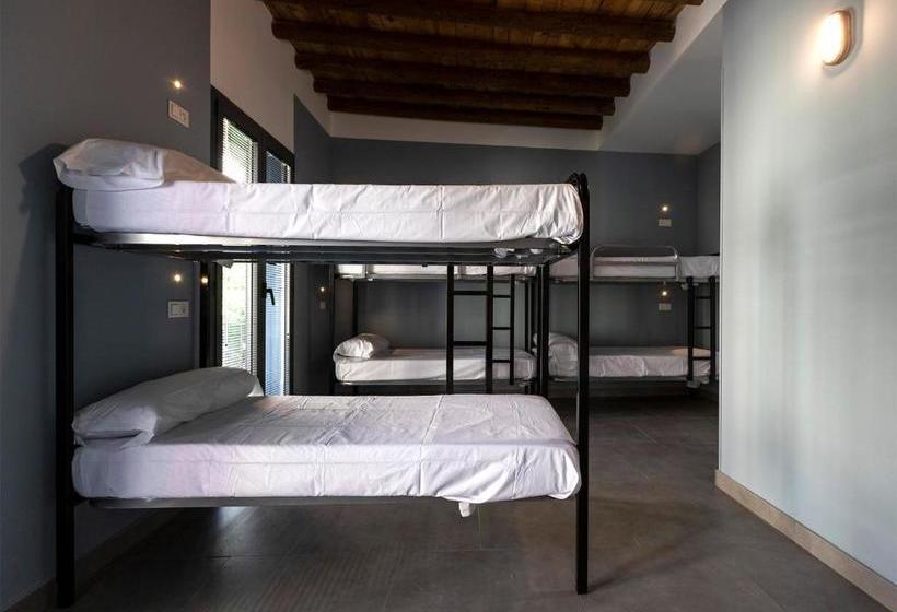 Hostel Carlota Braun