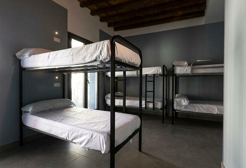 Hostel Carlota Braun