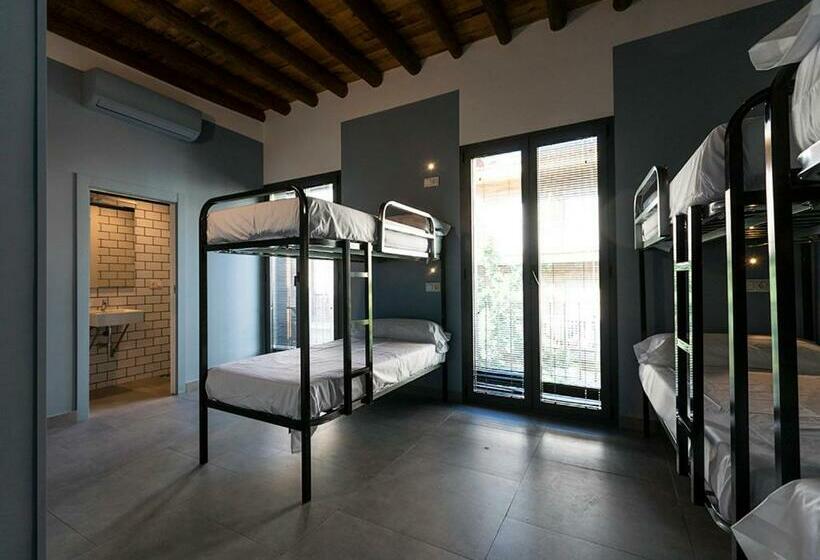 Hostel Carlota Braun