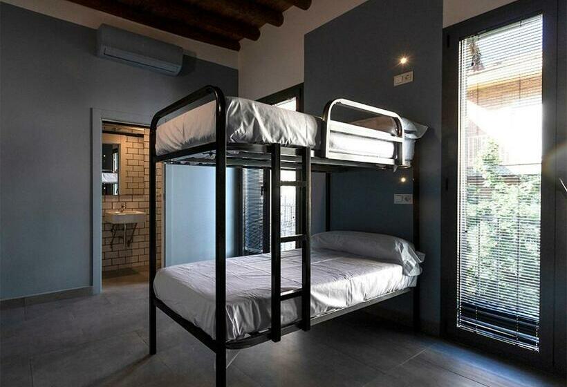 Hostel Carlota Braun