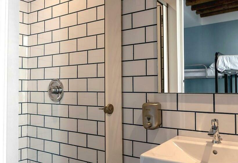 Hostel Carlota Braun