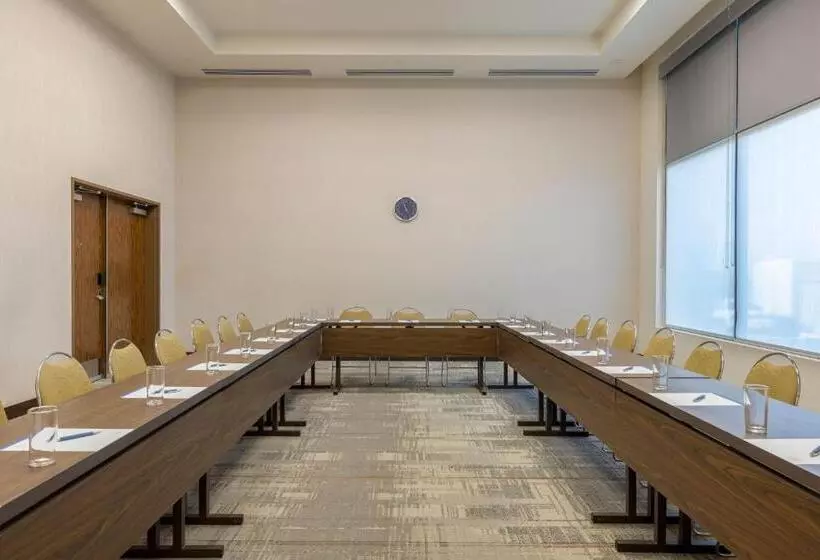 ホテル Four Points By Sheraton Monterrey Airport