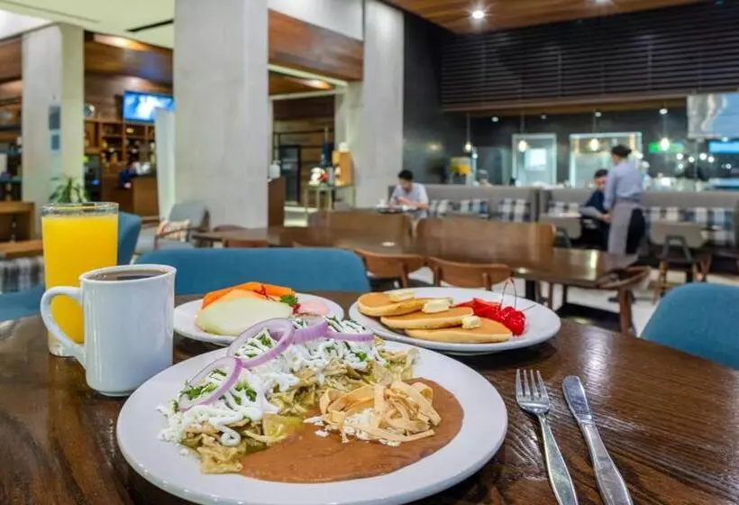 ホテル Four Points By Sheraton Monterrey Airport