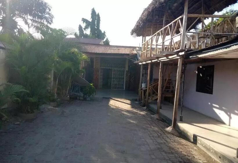هتل Kicec Bar And Guest House Airport