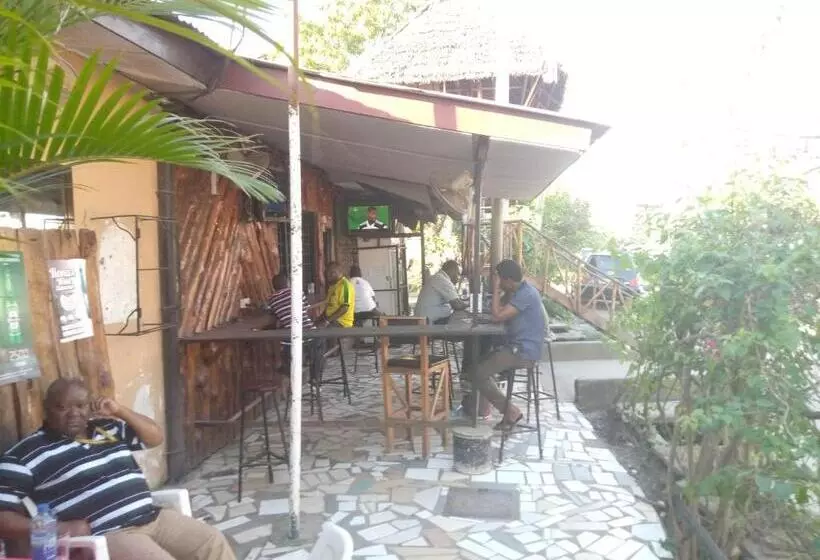 هتل Kicec Bar And Guest House Airport