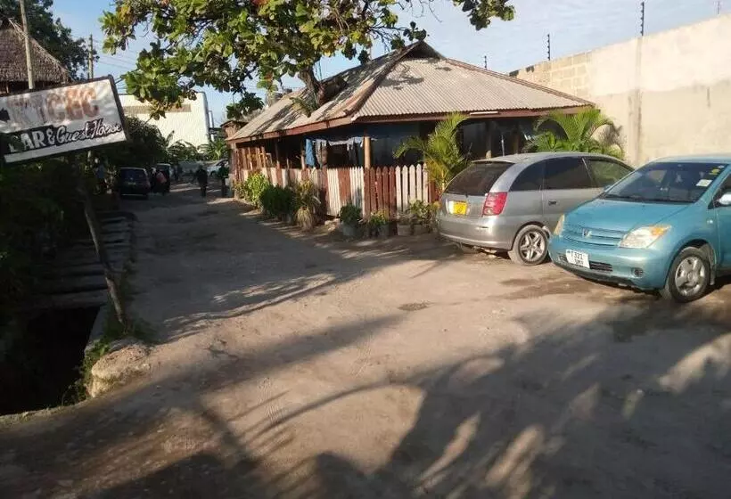 هتل Kicec Bar And Guest House Airport