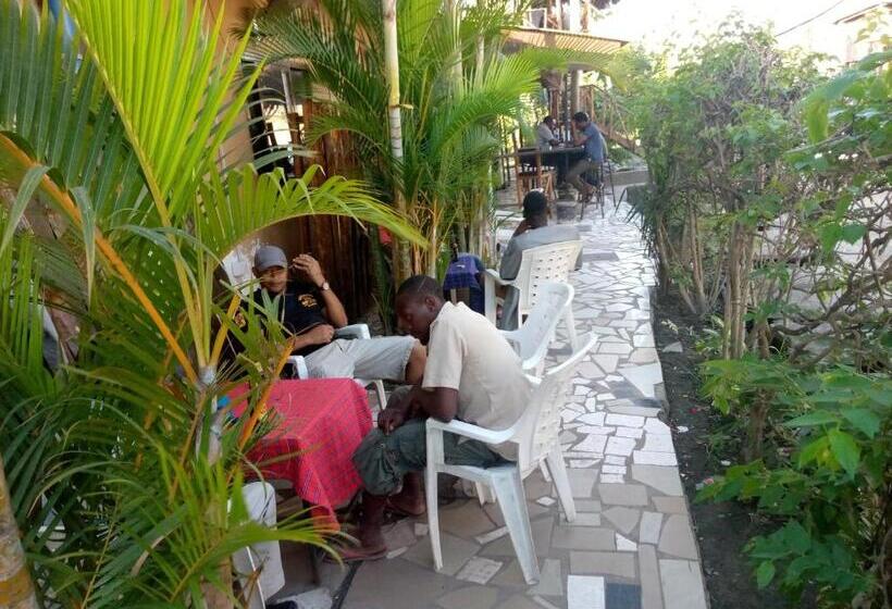 Hotel Kicec Bar And Guest House Airport