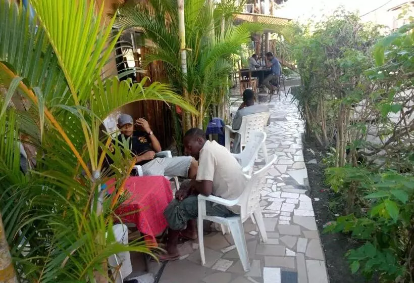 هتل Kicec Bar And Guest House Airport